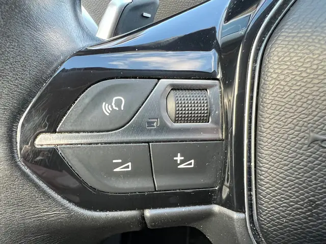 Peugeot 3008 1.2 PureTech Allure Automaat 2017 Benzine 26