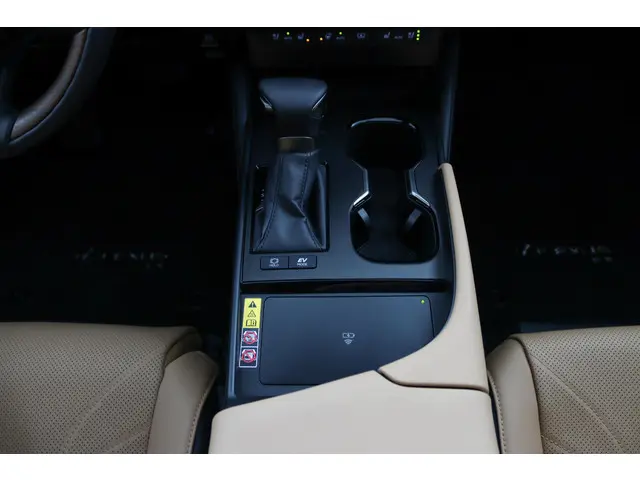 Lexus ES 300h Executive Line 2024 Hybride Benzine 24