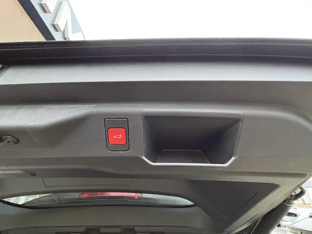 Peugeot 5008 1.2 Hybrid 145 GT 2025 Hybride Benzine 17