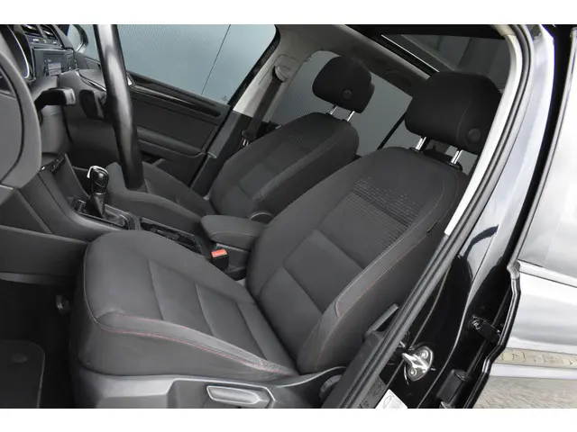 Volkswagen Touran 1.4 TSI Highline Sound 7p 2018 Benzine 8