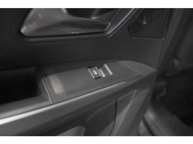 Peugeot 3008 1.2 Hybrid 136 GT 2025 Hybride Benzine 27