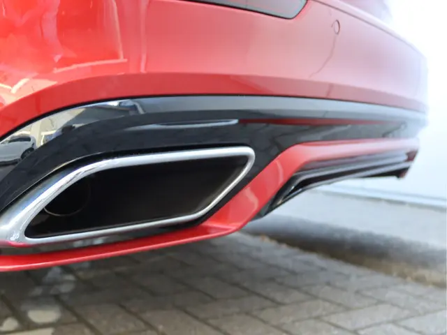 Volvo V60 2.0 B3 R-Design 2021 Benzine 26