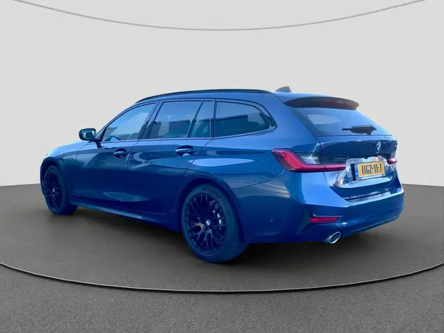 BMW 3 Serie Touring 330e 2020 Hybride Benzine 7