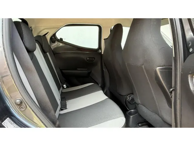Toyota Aygo 1.0 VVT-i x-play AUTOMAAT 2016 Benzine 12