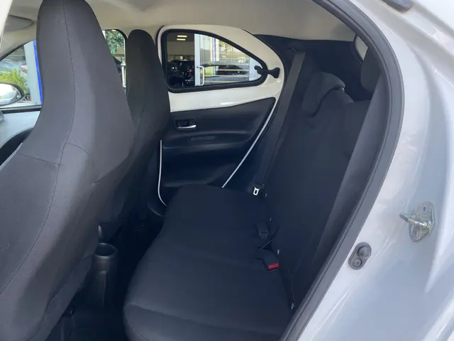 Toyota Aygo X 1.0 VVT-i MT first 2023 Benzine 10
