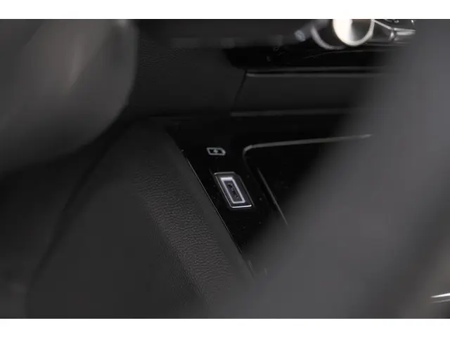 Peugeot 2008 PureTech 130 EAT8 Allure 2024 Benzine 46