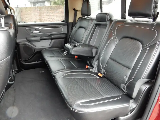 Dodge Ram 1500 5.7 V8 4x4 Crew Cab Big Horn 2020 LPG/Gas 8