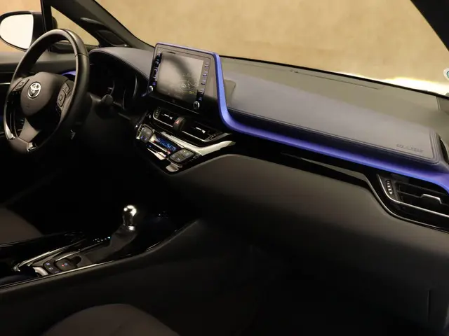 Toyota C-HR 2.0 Hybrid Bi-Tone 2020 Hybride Benzine 25