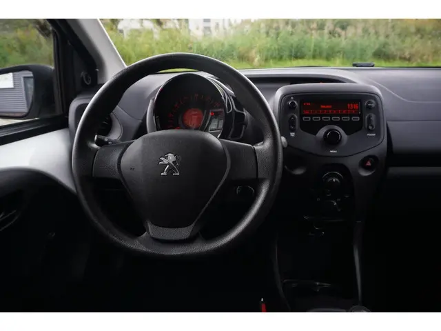 Peugeot 108 1.0 e-VTi Access / Radio / NAP 2018 Benzine 18