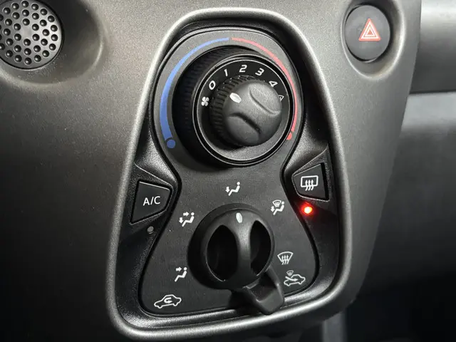 Toyota Aygo 1.0 VVT-i x-play 2021 Benzine 20