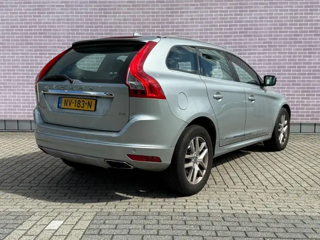 Volvo XC60 2.0 T5 FWD Polar+ 2017 Benzine 2