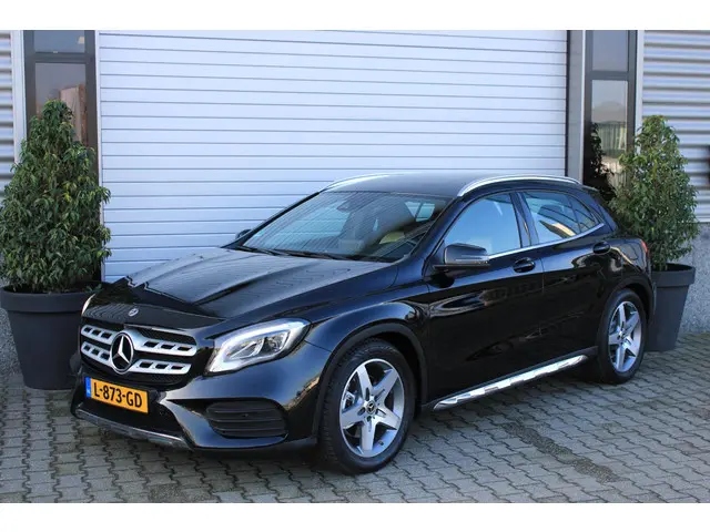 Mercedes-Benz GLA 250 AMG 2018 Benzine 4
