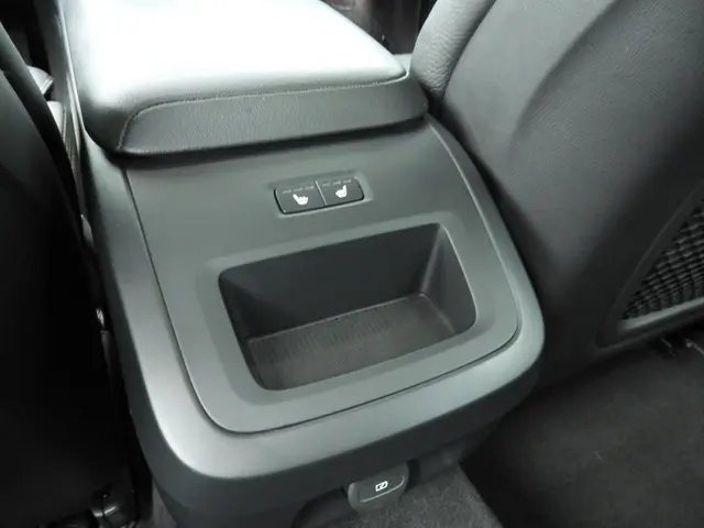 Volvo V60 2.0 B4 MHEV diesel R-Design 2021 Diesel 36