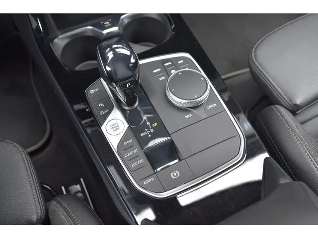BMW 1 Serie 118i Executive Edition 2020 Benzine 15