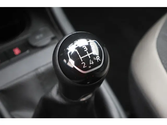 Volkswagen up! 1.0 BMT high up! 2019 Benzine 44