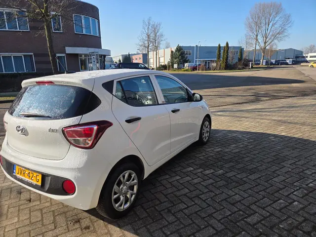 Hyundai i10 1.0i i-Motion Comfort Plus 2019 Benzine 8