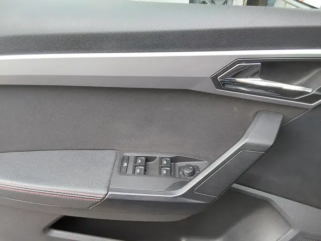 SEAT Arona 1.0 TSI FR Business Intense 2019 Benzine 14