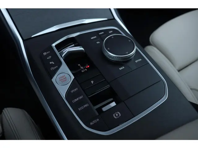 BMW 3 Serie Sedan 320i 2024 Benzine 18