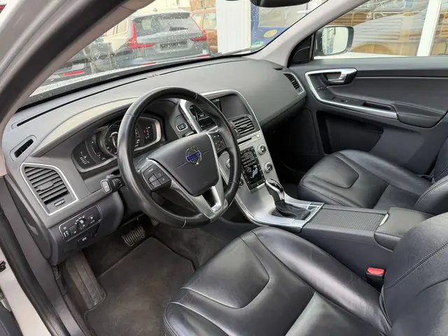 Volvo XC60 2.0 D4 FWD SUMMUM 2017 Diesel 11