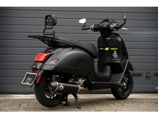 Vespa GTS 300 HPE Nieuw Mod Arrow 2024 2024 Benzine 13