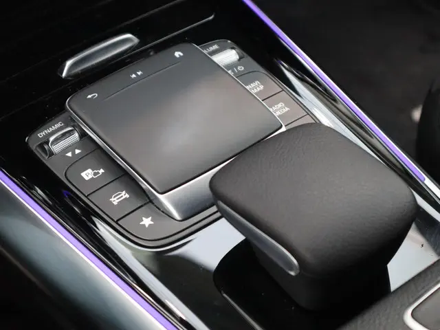 Mercedes-Benz GLA 250 e AMG Line 2022 Hybride Benzine 33