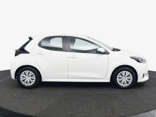 Toyota Yaris 1.5 Hybrid Comfort wit 2022 Hybride Benzine 4