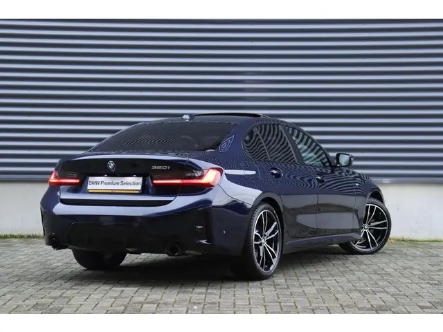 BMW 3 Serie Sedan 320i 2024 Benzine 2