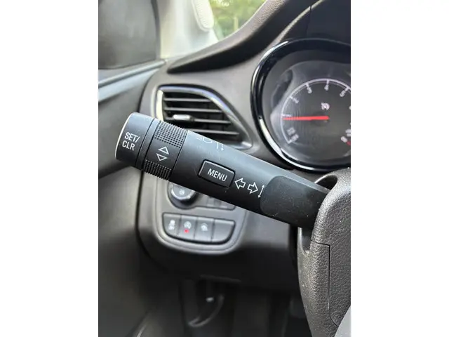 Opel KARL 1.0 Rocks Online Edition 2018 Benzine 28
