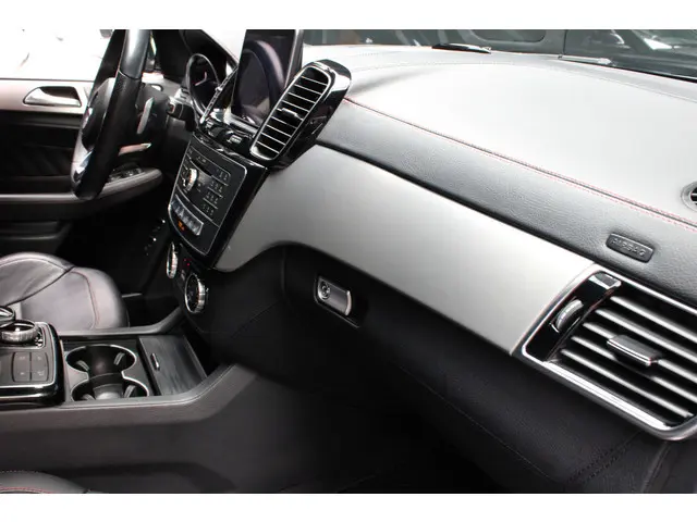 Mercedes-Benz GLE Coupé 450 AMG 4MATIC 2016 Benzine 30