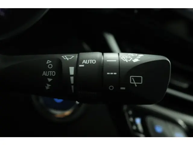 Toyota C-HR 1.8 Hybrid Executive 2022 Hybride Benzine 31