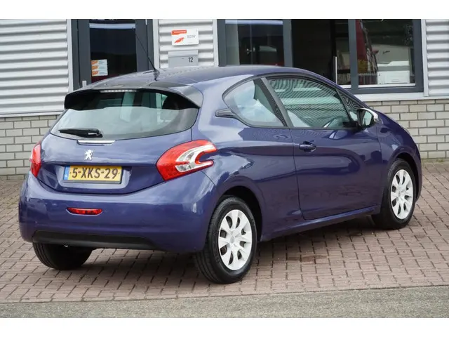 Peugeot 208 1.0 VTi LIKE SPORTLINE 2014 Benzine 9