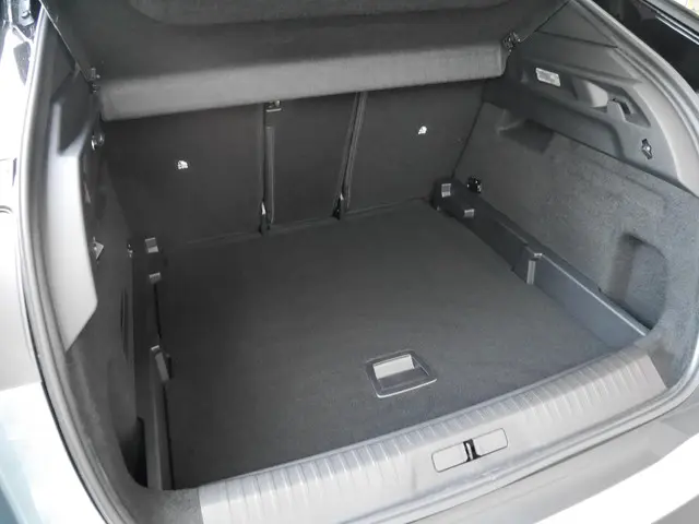 Peugeot 3008 1.2 Hybrid 136 GT 2025 Hybride Benzine 12