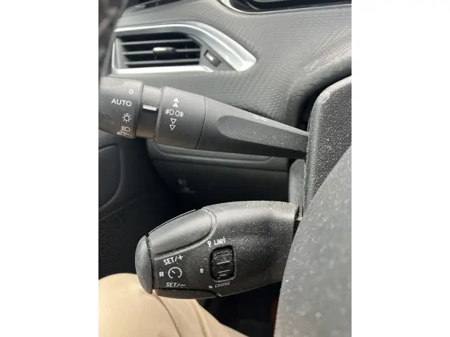 Peugeot 208 1.2 PT ALLURE 2019 Benzine 14