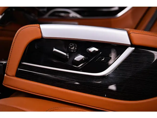 BMW 7 Serie 750i xDrive High Executive 2018 Benzine 26