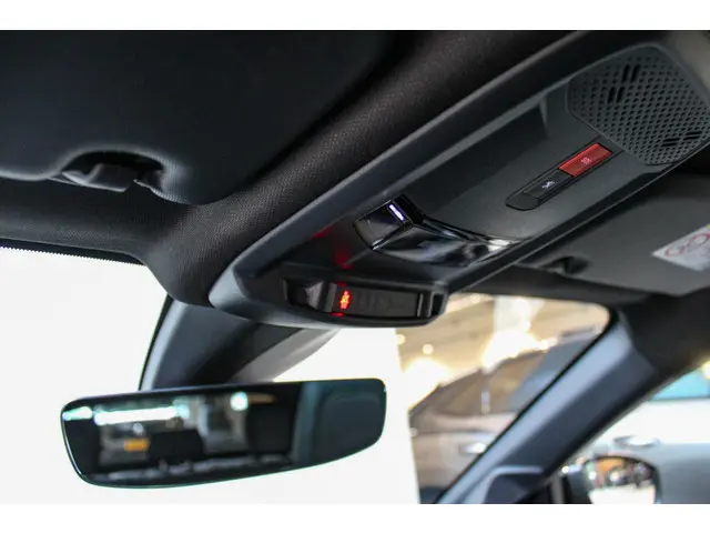 Peugeot e-208 EV GT Pack 50 kWh | PANO | 2022 Elektrisch 58