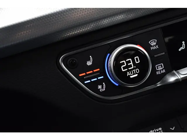 Audi Q5 55 TFSI e S edition 2022 Hybride Benzine 14