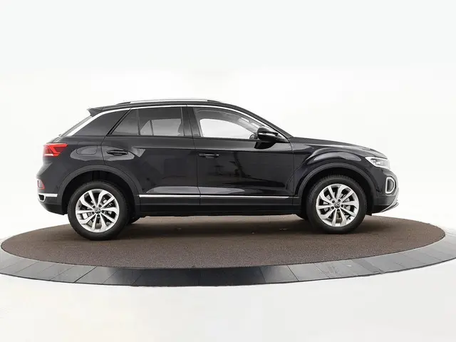 Volkswagen T-Roc 1.5 TSI 150pk DSG Style 2025 Benzine 23