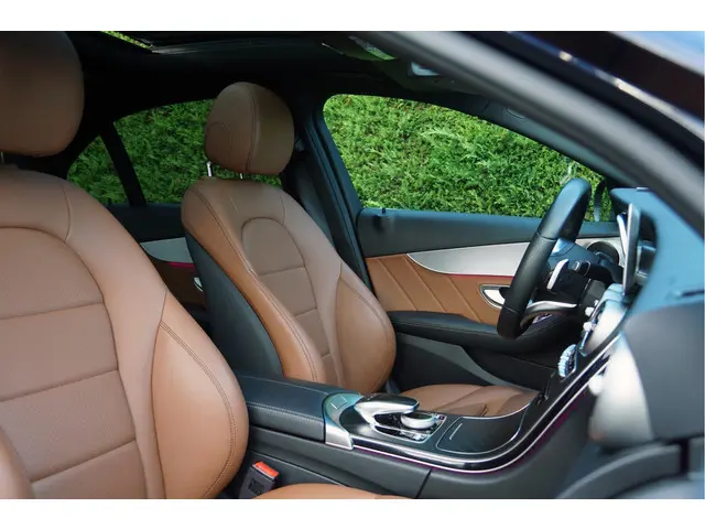 Mercedes-Benz C-Klasse C 180 AMG line 2020 Benzine 10
