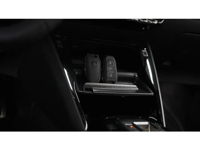 Peugeot 2008 PureTech 130 EAT8 GT 2024 Benzine 15