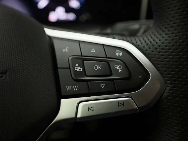 Volkswagen Golf 1.5e TSI 150PK R-Line DSG 2024 Benzine 24