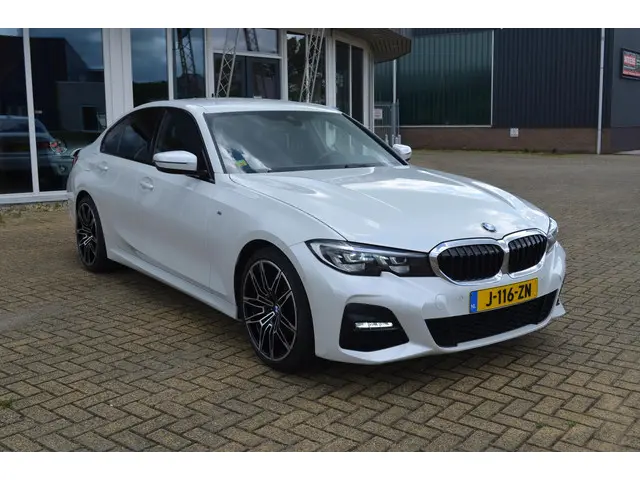 BMW 3 Serie 2.0 260 pk M-Sport Edition / 19"M / 2020 Benzine 3