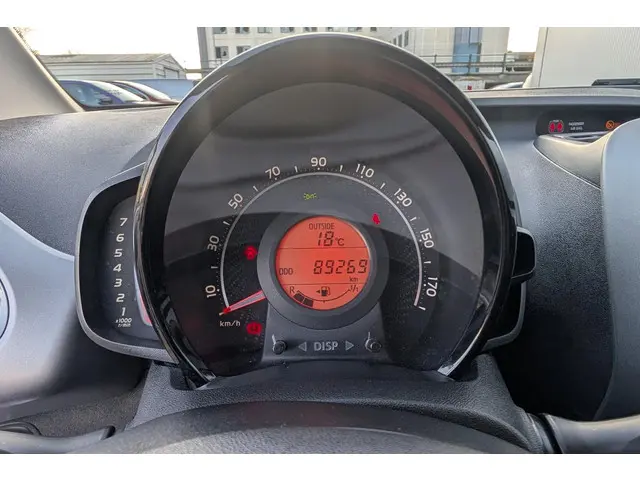 Toyota Aygo 1.0 VVT-i x-clusiv 2019 Benzine 23