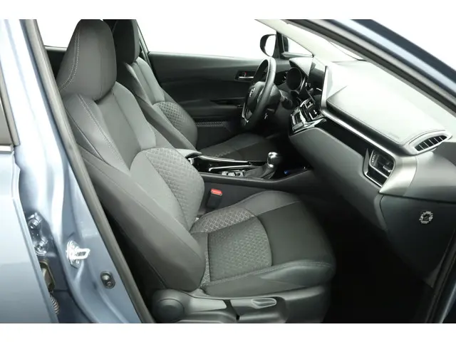 Toyota C-HR 1.8 Hybrid Dynamic 2023 Hybride Benzine 22