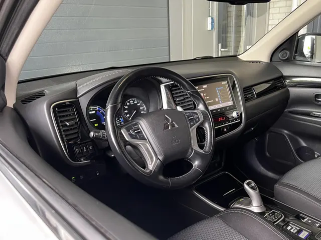 Mitsubishi Outlander 2.4 PHEV Pure+ 2020 Hybride Benzine 7