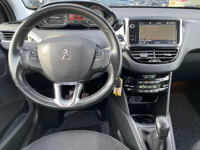 Peugeot 208 1.2 PureTech Allure 2018 Benzine 15