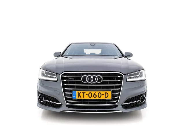 Audi S8 2