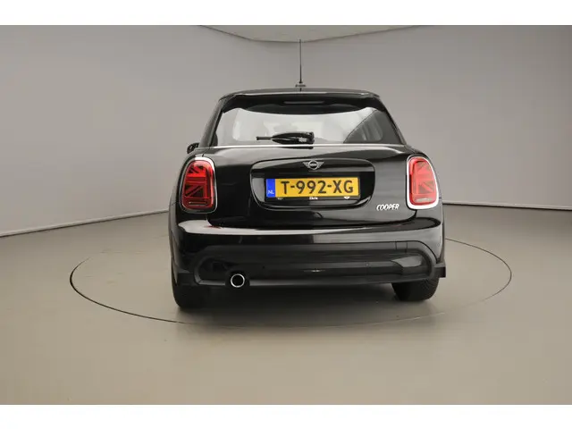 MINI 5-Deurs Cooper 2023 Benzine 3