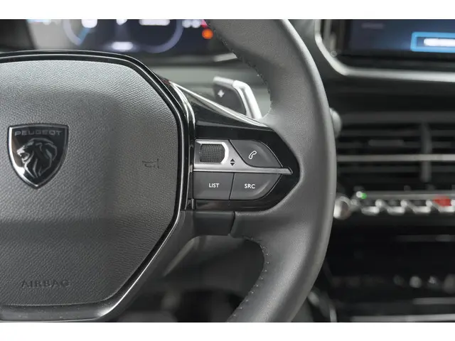 Peugeot 2008 PureTech 130 EAT8 Allure 2024 Benzine 33