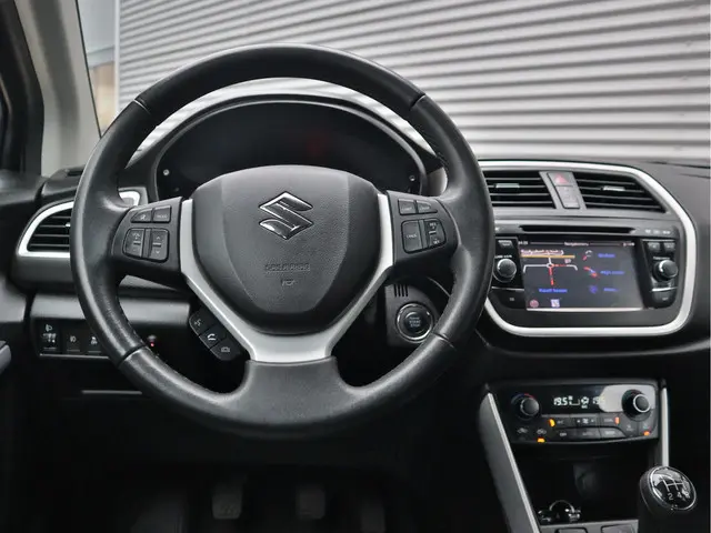 Suzuki S-Cross SX4 1.6 Exclusive 2015 Benzine 13
