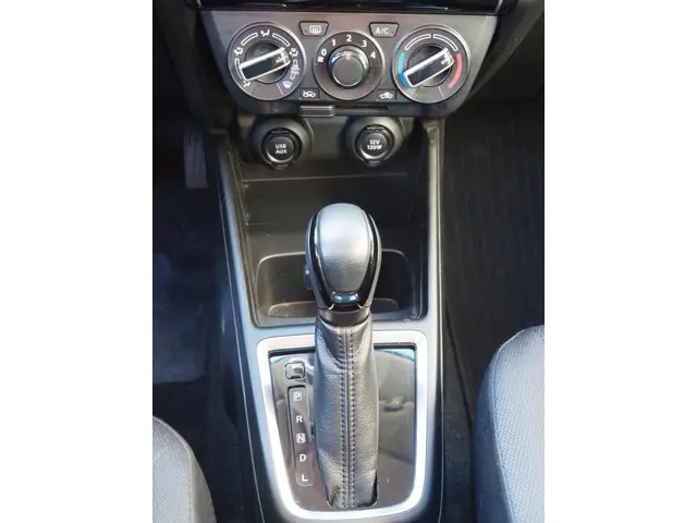 Suzuki Swift 1.2 Select Smart Hybrid 2023 Benzine 14